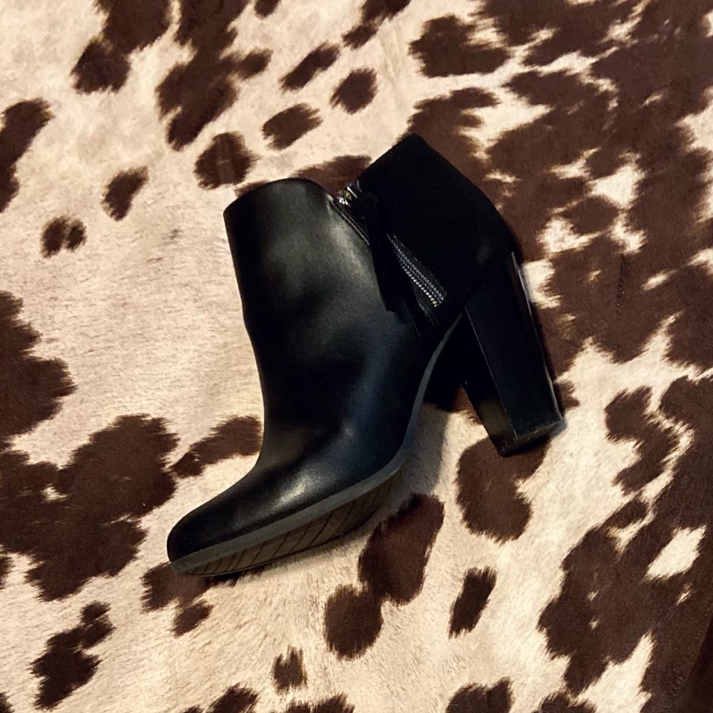 Black tassel zipper booties